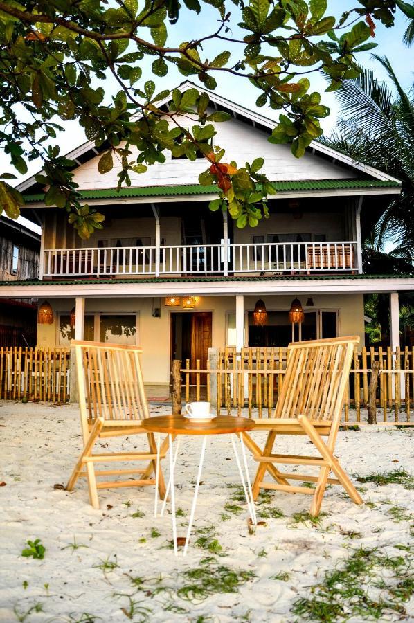 Crow'S Nest Hotel Tua Pejat Exterior foto