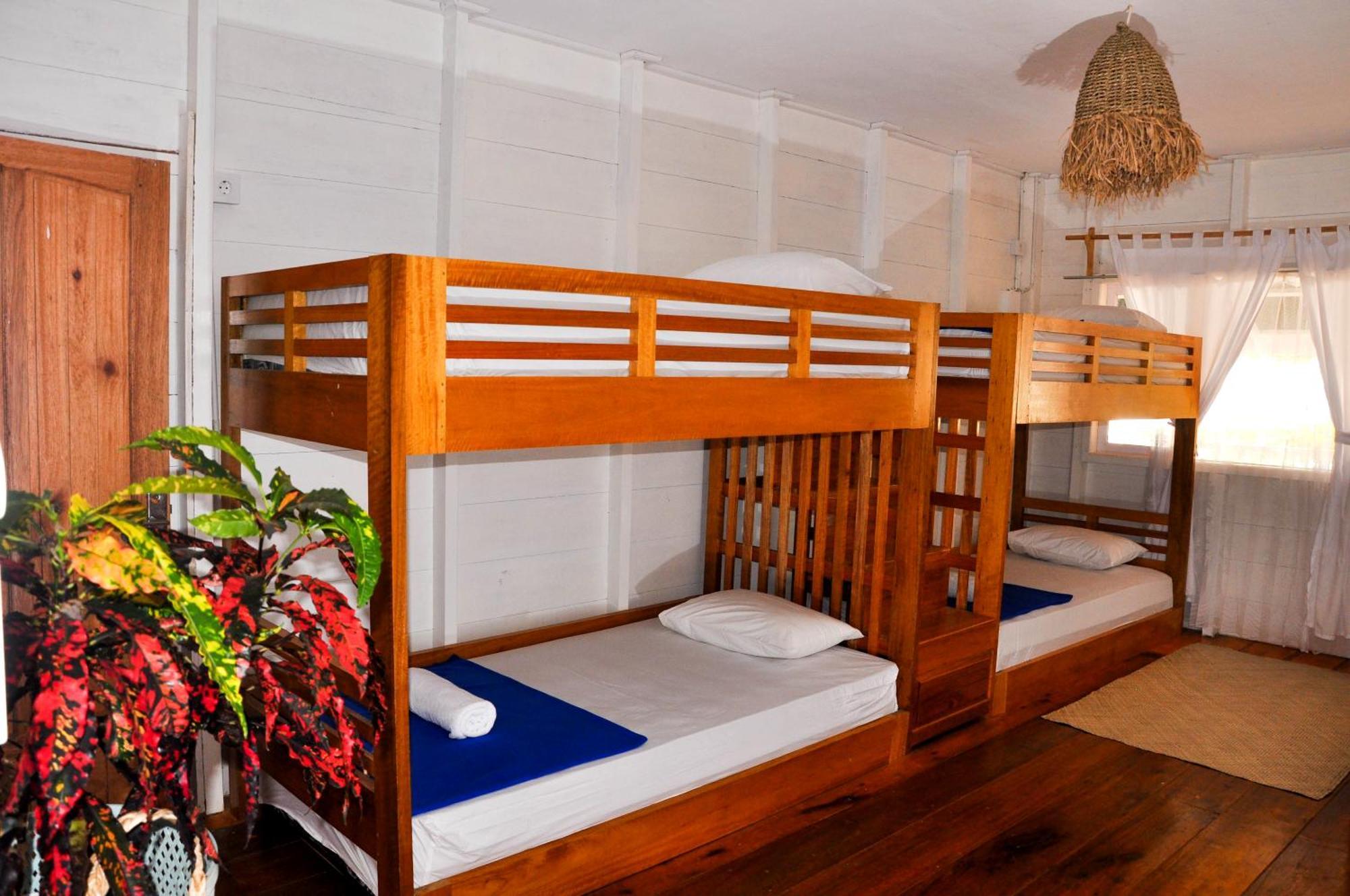 Crow'S Nest Hotel Tua Pejat Exterior foto
